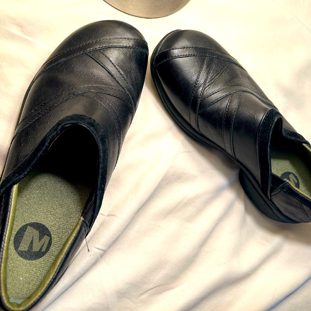 Women’s shoes. Size 9. Merrell. Black. Like new.